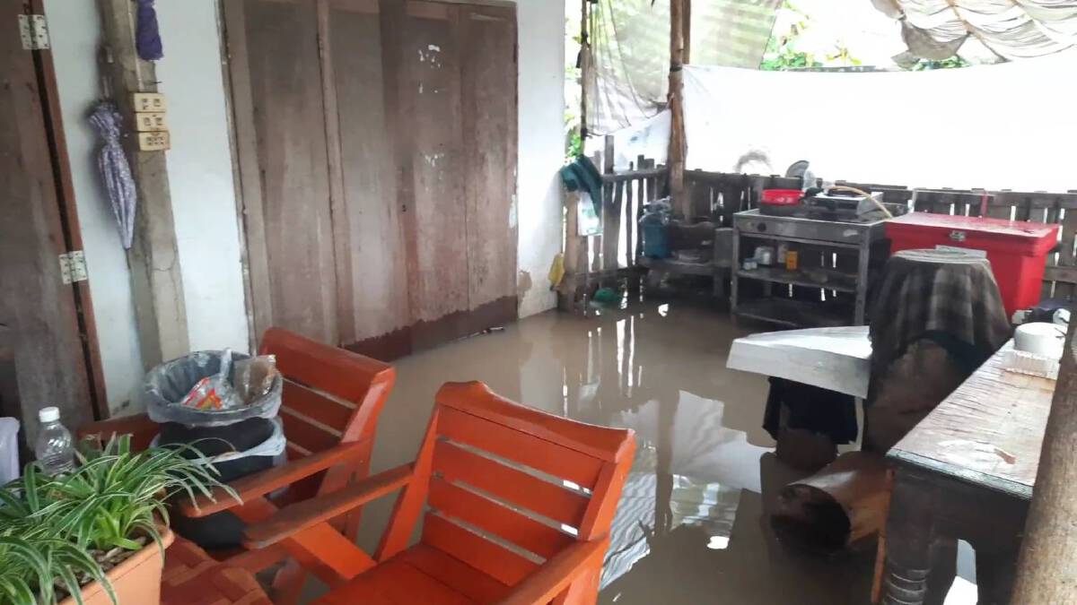 ฝนตกถล่มเมือง"พะเยา-ดอกคำใต้"เร่งขนของขึ้นที่สูง