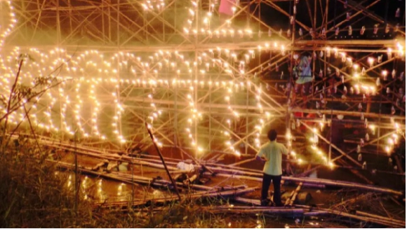 ประเพณีไหลเรือไฟ วิถีชาวอีสาน เปิดประวัติความเป็นมาและความสำคัญ