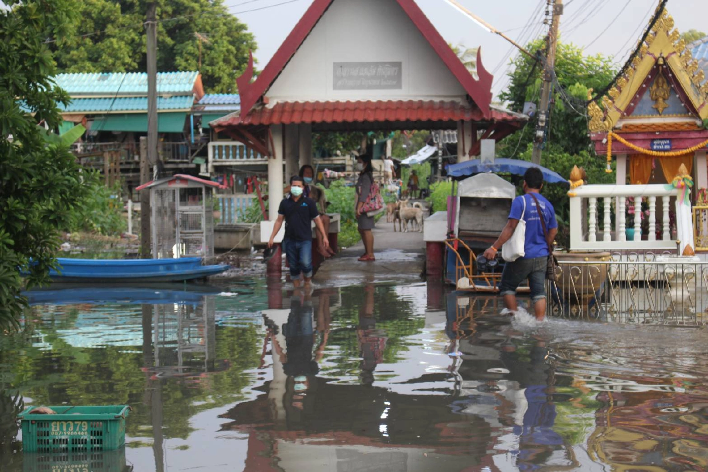 ระดับน้ำยังทรงตัวชาวชุมชนวัดโคกหวั่นกลัวน้ำเท่าปี 54