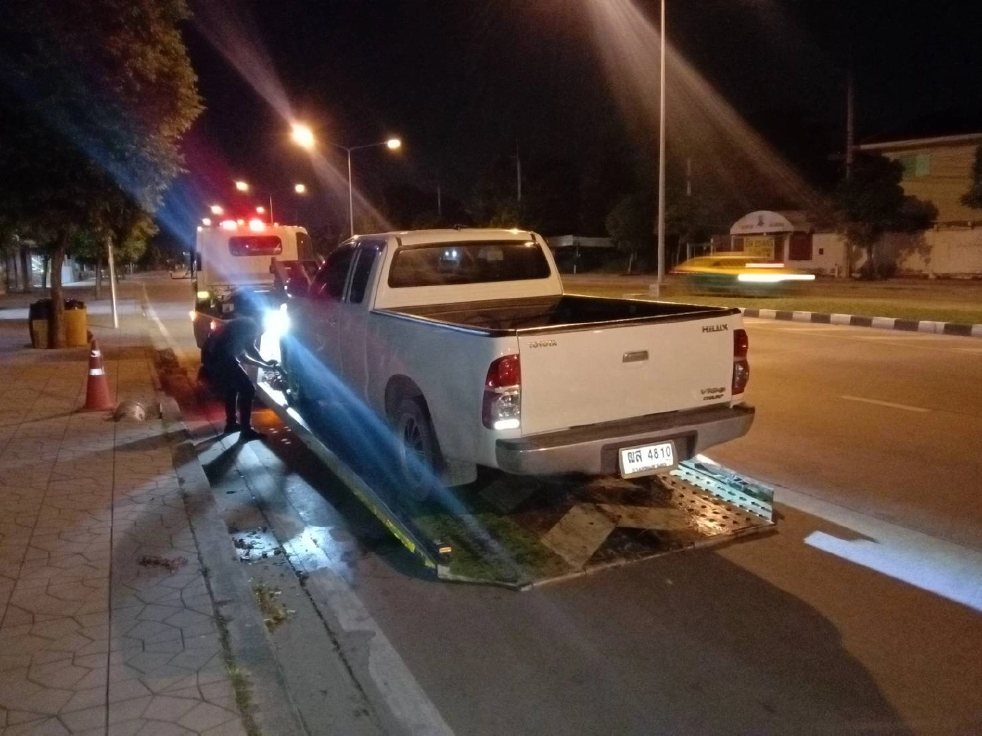 คดีเด็ด! โจรเล่นของ เชื่อขลังพร้อมใช้ใบไม้พรางตัวหลบตำรวจ สุดท้ายไม่รอด