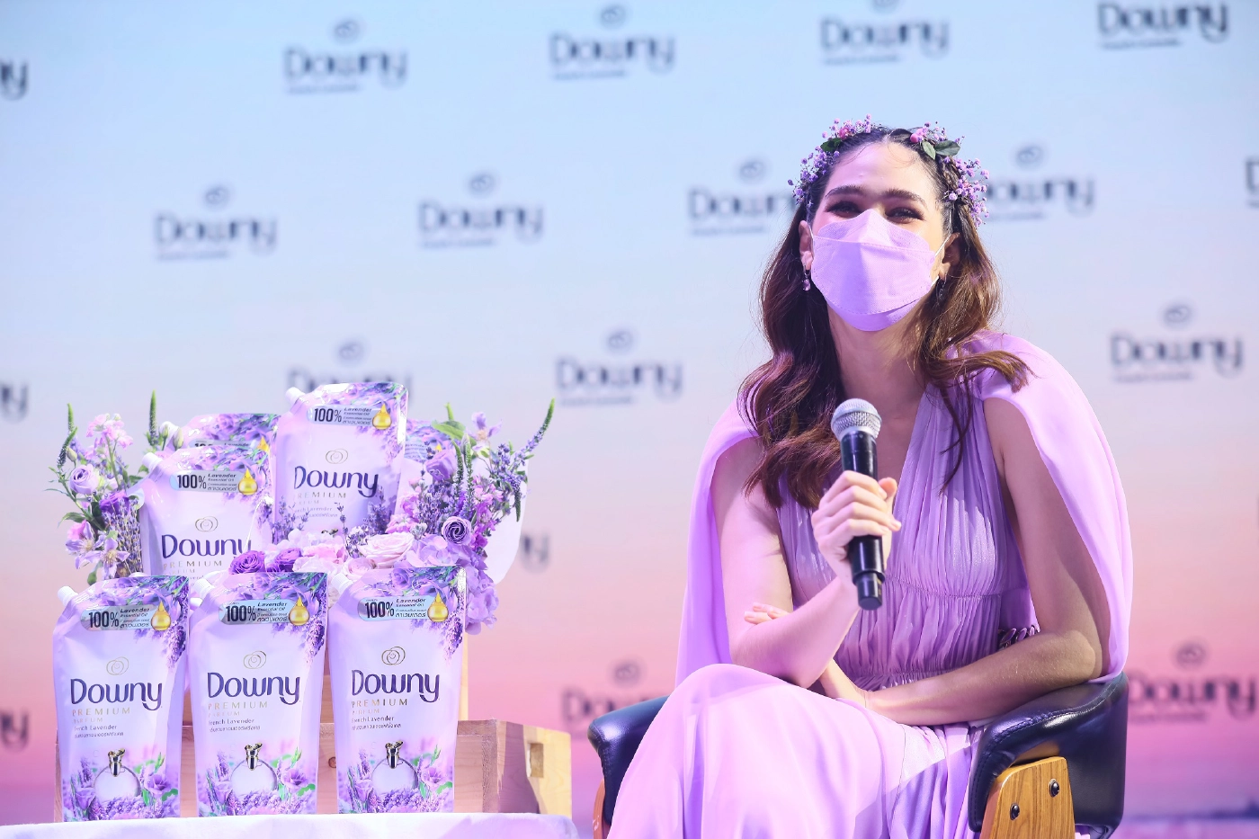 ดาวน์นี่ เนรมิตทุ่งลาเวนเดอร์ผ่านไลฟ์สุดอลังฯ  เปิดตัว น้ำยาปรับผ้านุ่มใหม่ ดาวน์นี่ พรีเมียม พาร์ฟูม  กลิ่นสวนลาเวนเดอร์ฝรั่งเศส