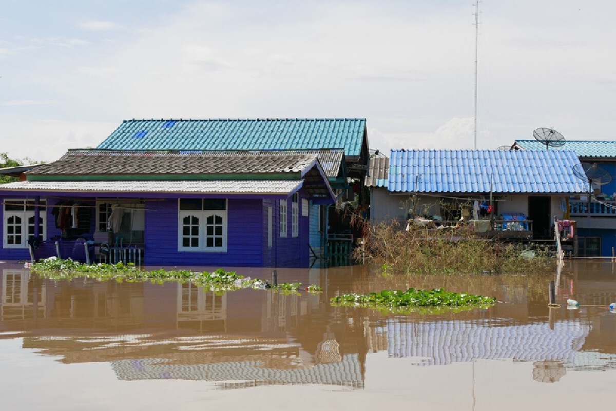 "ทวี"แนะรัฐกระจายอำนาจท้องถิ่นแก้ปัญหาหลังลงพื้นที่ช่วยท่วมอยุธยา