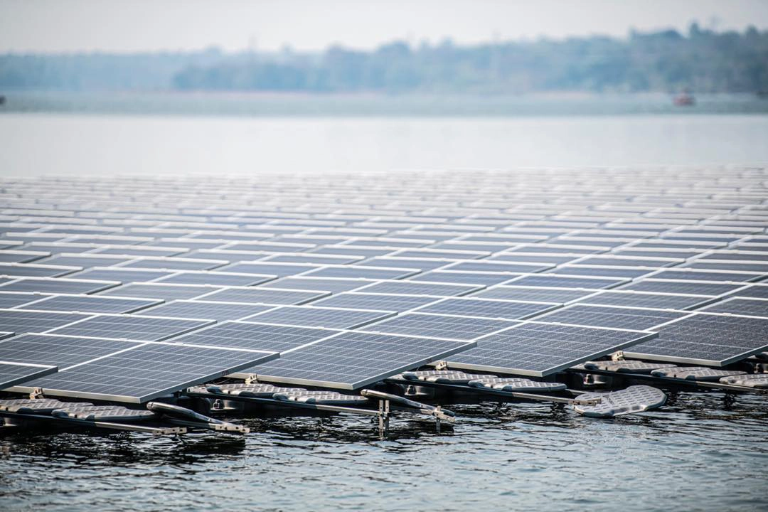 โซลาร์เซลล์ลอยน้ำแบบไฮบริด เขื่อนสิรินธร จ.อุบลราชธานี