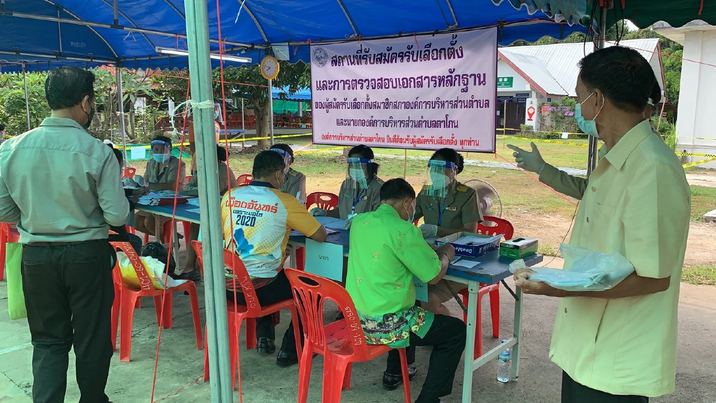 แห่กราบไหว้ขอพรปู่ตา ก่อนลงสมัคร อบต.คึกคัก