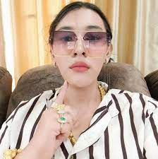 มาแล้วจ้า เลขเด็ด"เจ๊ฟองเบียร์" คอหวยส่องทะเบียนรถป้ายแดง แห่ซื้อเลขเด็ด