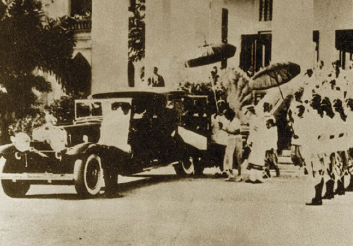 25ต.ค.2473พิธีพระราชทานปริญญาบัตรครั้งแรกแห่งกรุงสยาม