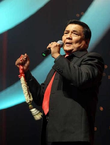 สันติ ลุนเผ่ 