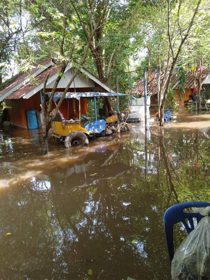 น้ำฝน - น้ำทุ่ง เอ่อเข้าท่วมสำนักสงฆ์วัดเชิงหวาย