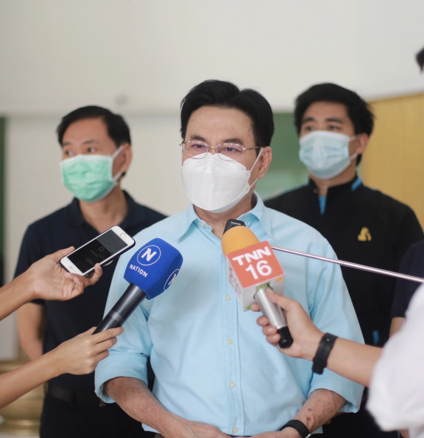 นายจุรินทร์ ลักษณวิศิษฏ์ รองนายกรัฐมนตรี และรมว.พาณิชย์ หัวหน้าพรรคประชาธิปัตย์