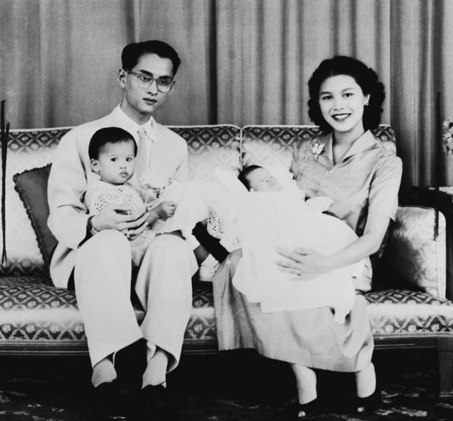 ในหลวงรัชกาลที่ ๙ พระมหากษัตริย์นักออม