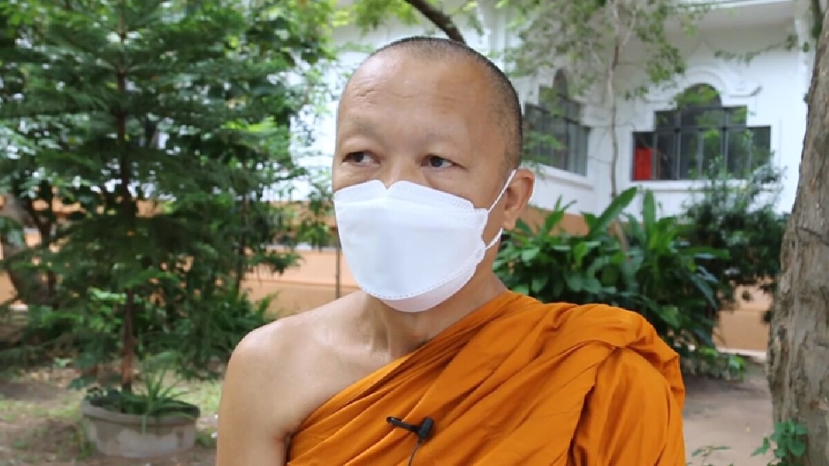 นำเถ้ากระดูกดับโควิด12ศพโรยใต้ต้นโพธิ์ญาติไม่นำกลับบ้าน