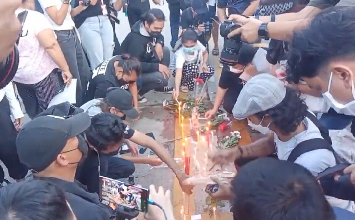 สน.ดินแดง ป่วน ม็อบรวมตัวไว้อาลัยโจ๋ 15 ที่ถูกยิงเสียชีวิต
