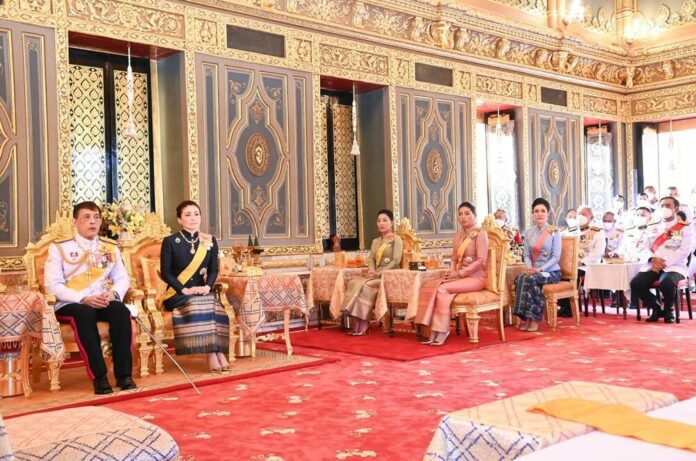 ในหลวง ทรงบำเพ็ญพระราชกุศลถวายผ้าพระกฐิน วัดราชบพิธฯ-วัดพระเชตุพนฯ