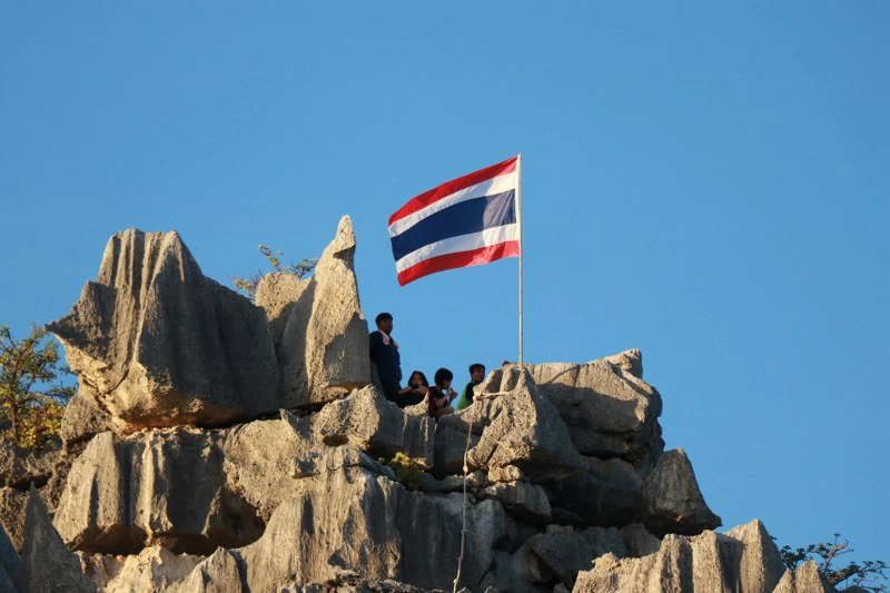 เที่ยวปีนเขาหินปูนล่องเรือตาหมื่น -อัญมณีแห่งบ้านมุง