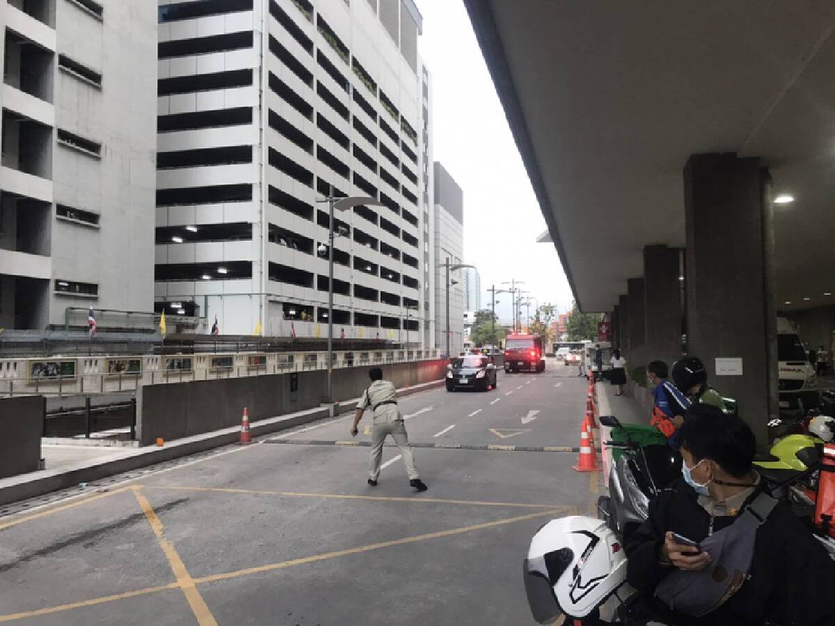 ระทึก! 30 นาที เพลิงไหม้ตึกผู้ป่วยโควิด ศิริราช