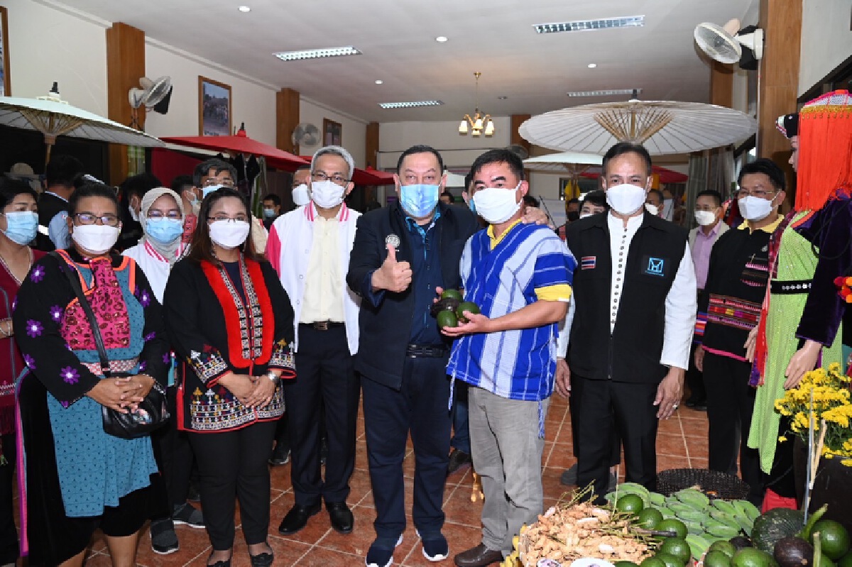 รมว.พม. สืบสานงานตามรอยในหลวง ร. 9  ส่งเสริมภูมิปัญญา สร้างมูลค่าเพิ่ม ต่อยอดสินค้าเกษตรให้ชาวเขา