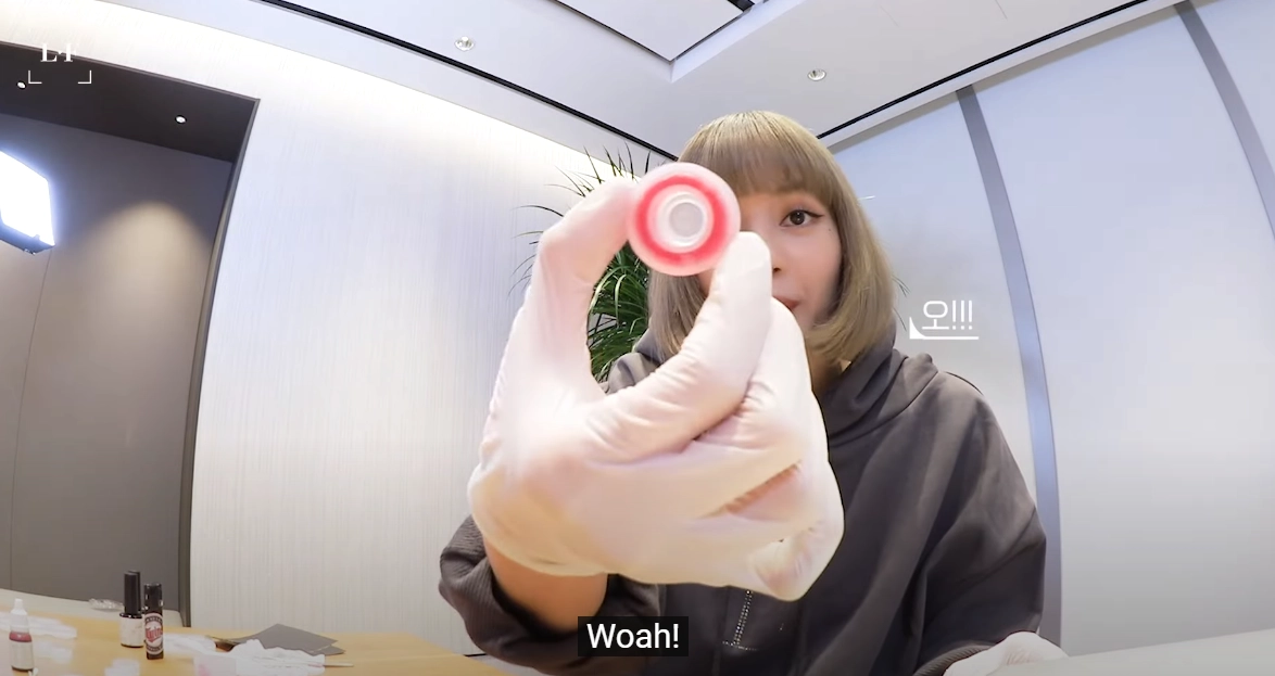 น่ารัก! "ลิซ่า" ทำแหวนแจกทีมงานแดนเซอร์ 