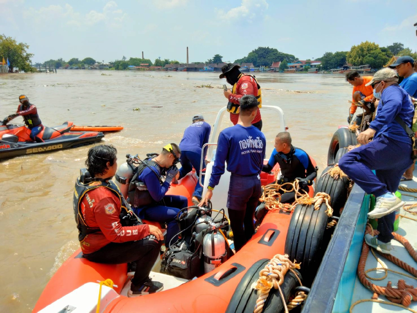 มนุษย์กบ หน่วยซีล ร่วมภารกิจค้นหาและกู้ซากเรือ