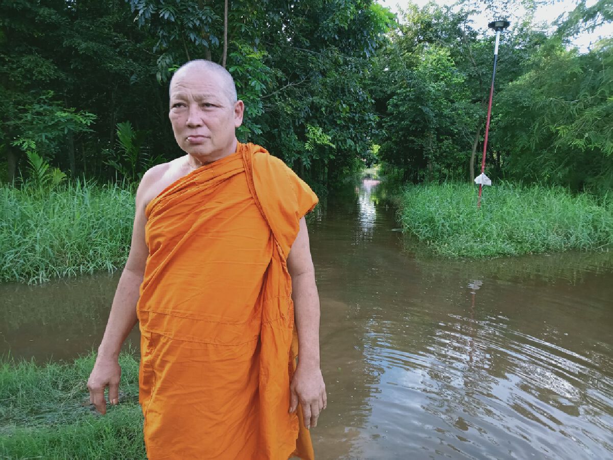 น้ำฝน - น้ำทุ่ง เอ่อเข้าท่วมสำนักสงฆ์วัดเชิงหวาย