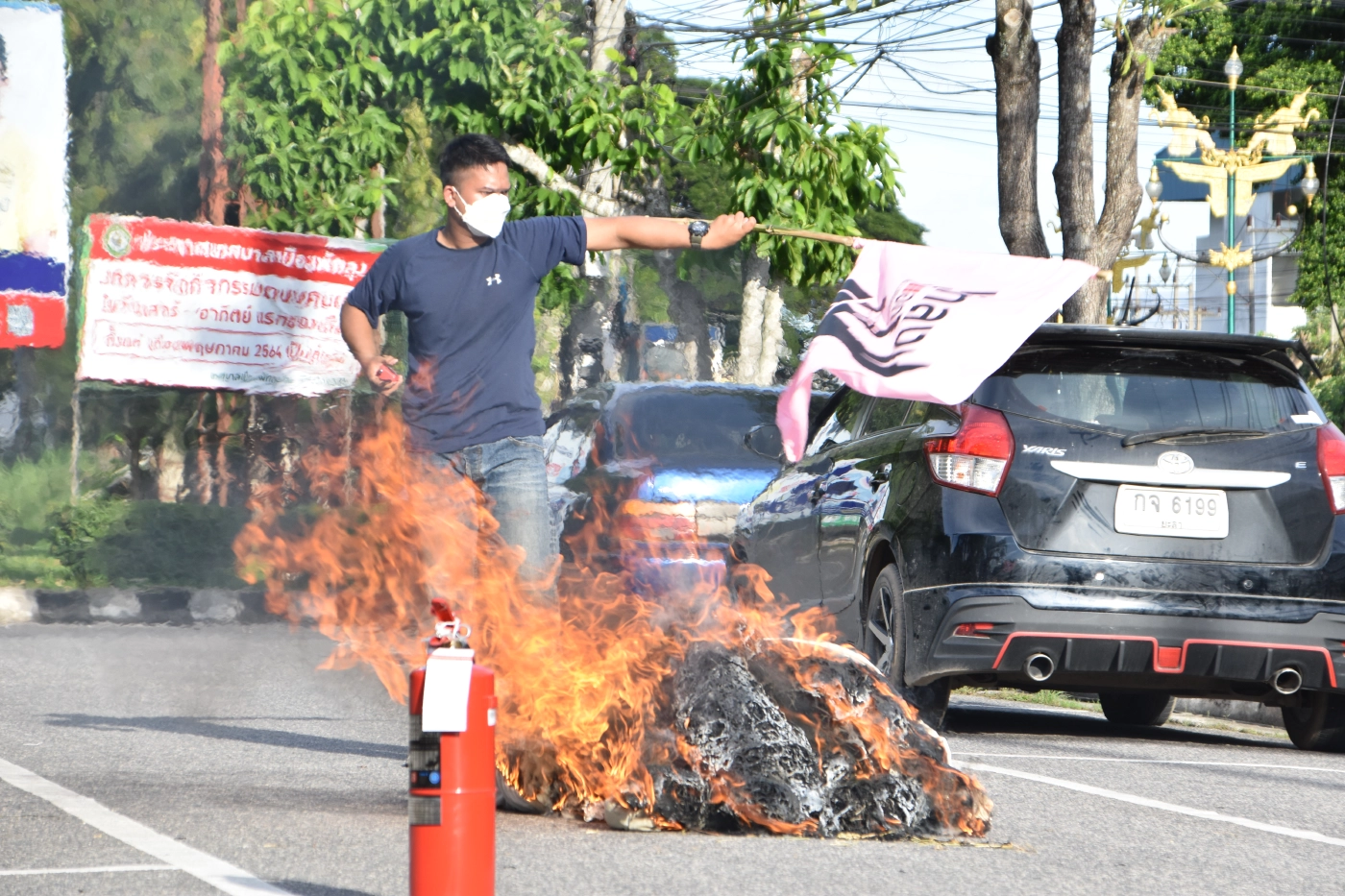 คาร์ม็อบพัทลุง "เข_ยิก ยุทธ์" พร้อมเผาหุ่นจำลอง