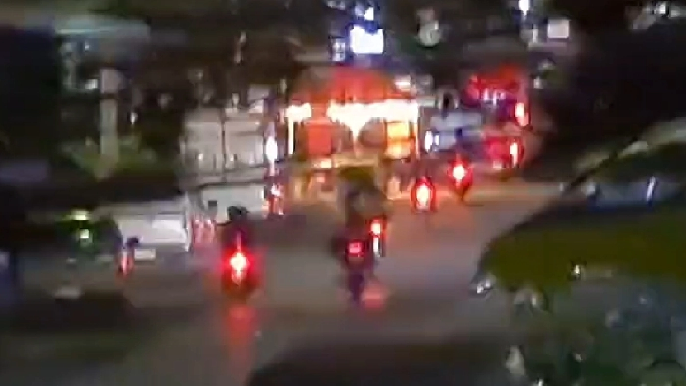 เมืองเถื่อน ขี่มอเตอร์ไซค์ไล่ยิงกันย่านทุ่งครุ ระบุ หลายครั้ง ยังจับไม่ได้