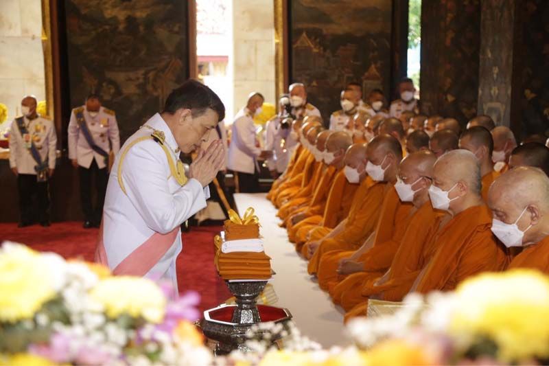 ในหลวง-พระราชินีเสด็จฯถวายผ้าพระกฐิน วัดบวรนิเวศ-วัดเบญจมบพิตรฯ