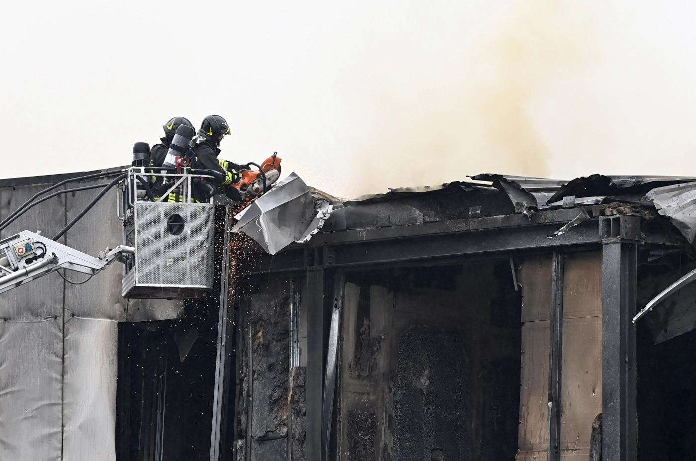 เครื่องบินเล็กตกชนตึกเปล่าที่อิตาลี