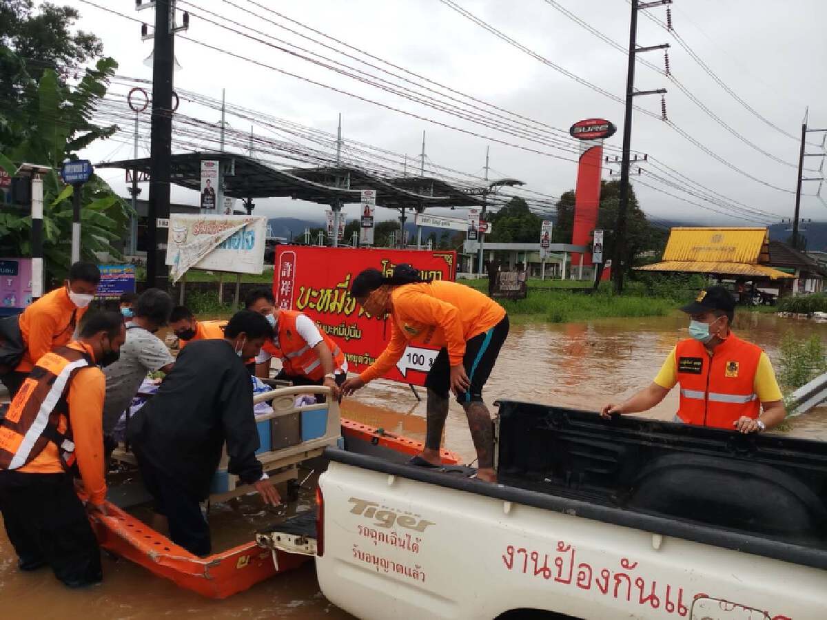ปภ.เผย น้ำยังท่วมในพื้นที่ 12 จังหวัด แต่ภาพรวมสถานการณ์เริ่มคลี่คลาย