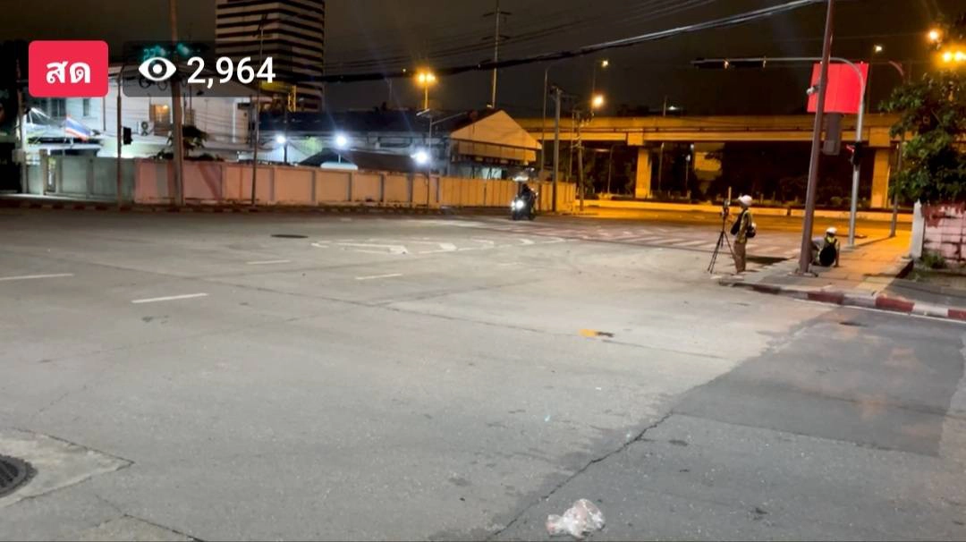 คฝ. รุกปิดพื้นที่เร็วซอยมิตรไมตรี ระดมยิงกระสุนยางจนกลุ่มทะลุแก๊สกระเจิง