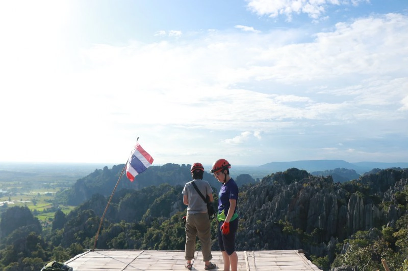 เที่ยวปีนเขาหินปูนล่องเรือตาหมื่น -อัญมณีแห่งบ้านมุง