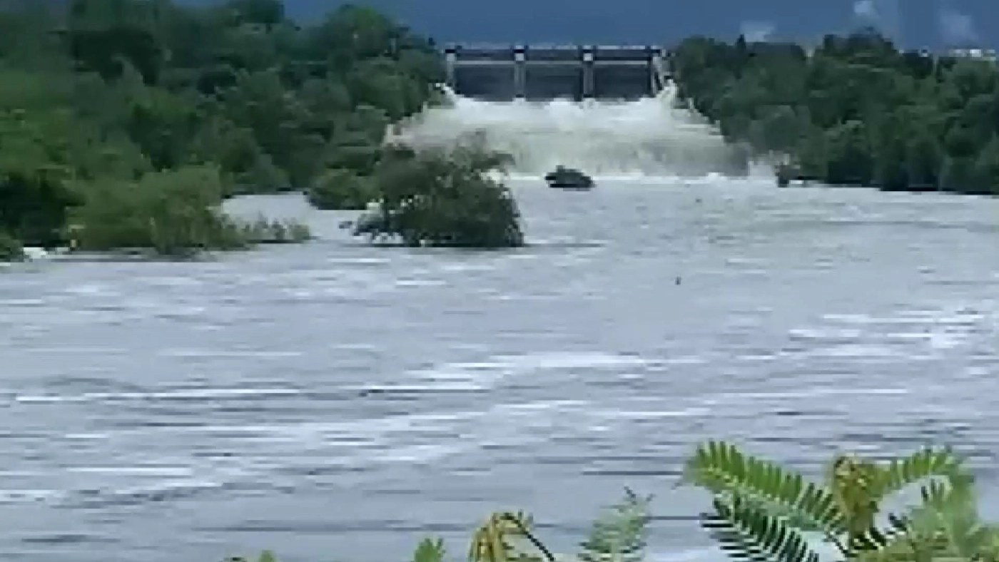 น้ำล้นอ่างทับเสลาอำเภอลานสักอ่วม ส่งผลกระทบ 4 ตำบล