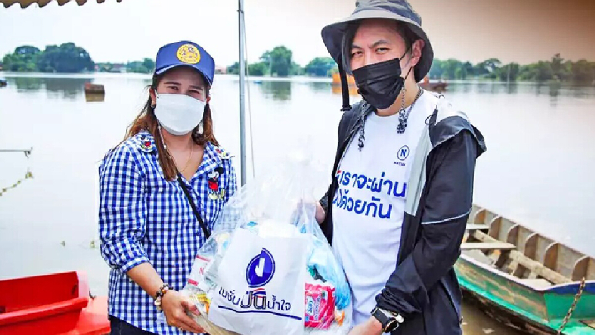 มูลนิธิเนชั่น ผนึกกำลังพันธมิตรส่งมอบถุงยังชีพช่วยพี่น้องบ้านกุ่ม