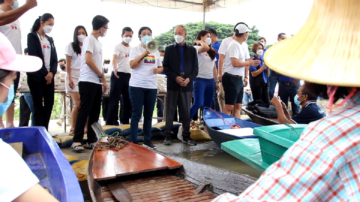 "สุดารัตน์"ลุยช่วยน้ำท่วมชาวบางบาล ชูนโยบายแก้ปัญหาน้ำท่วมซ้ำซาก