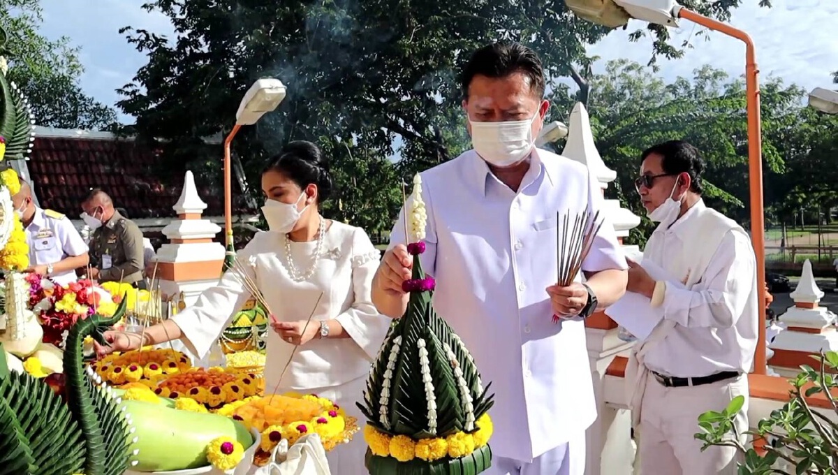 นครพนมบวงสรวงเจ้าพ่อ 4 ทิศ ก่อนเปิดงานประเพณีไหลเรือไฟ