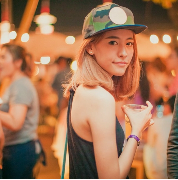 ไฮโซลูกนัทเปิดตัวแฟนสาวกลางม็อบ