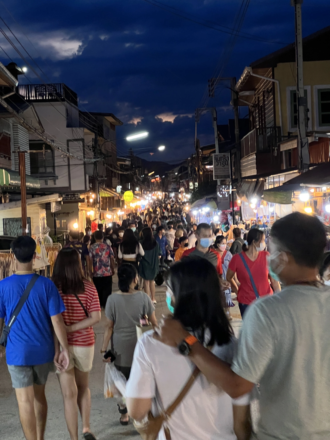 ถนนคนเดินเชียงคานยังคึกคักรับเปิดประเทศ