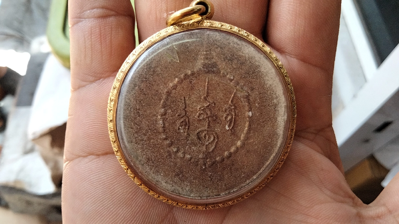 ชาวบ้านเมืองคอนแห่บริจาคจตุคาม 1 แสนองค์ลงกรุโบสถ์ใหม่