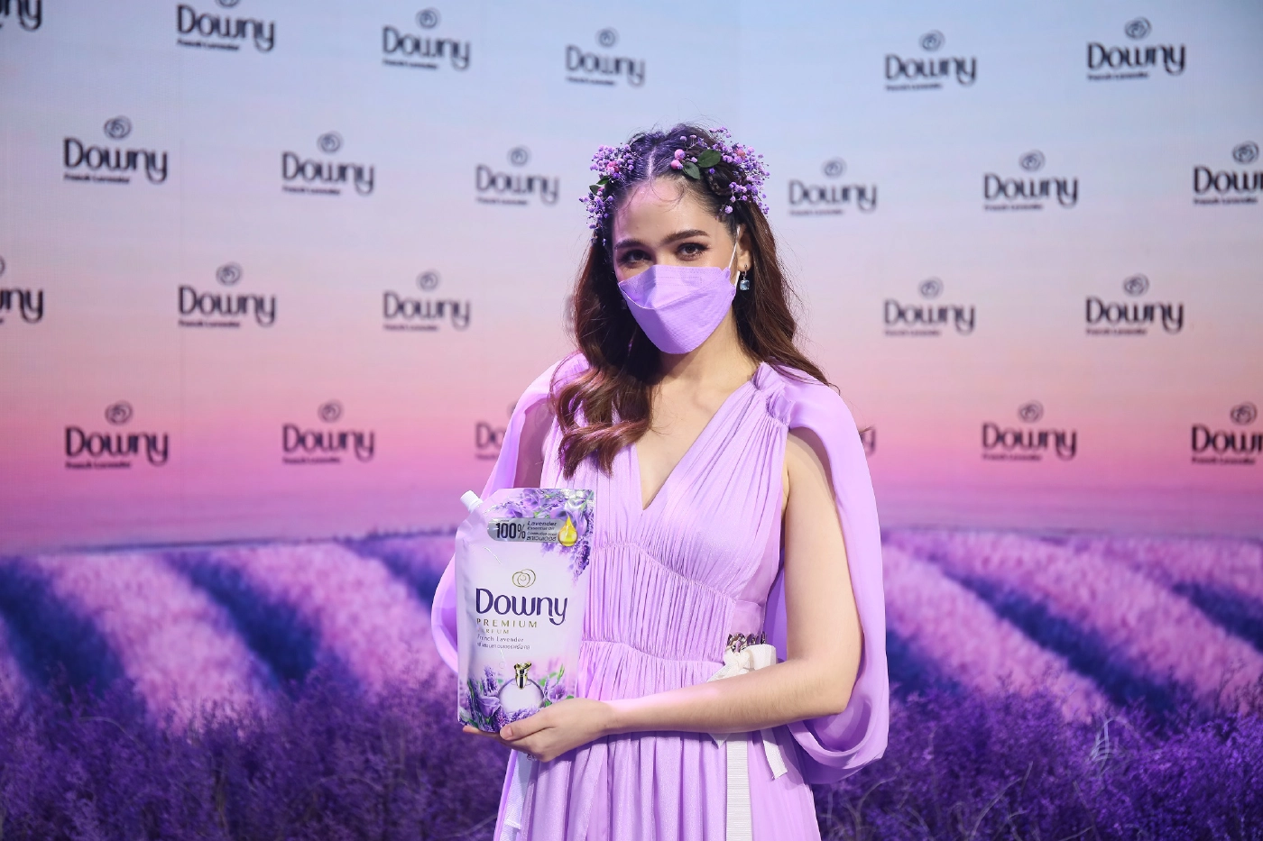 ดาวน์นี่ เนรมิตทุ่งลาเวนเดอร์ผ่านไลฟ์สุดอลังฯ  เปิดตัว น้ำยาปรับผ้านุ่มใหม่ ดาวน์นี่ พรีเมียม พาร์ฟูม  กลิ่นสวนลาเวนเดอร์ฝรั่งเศส