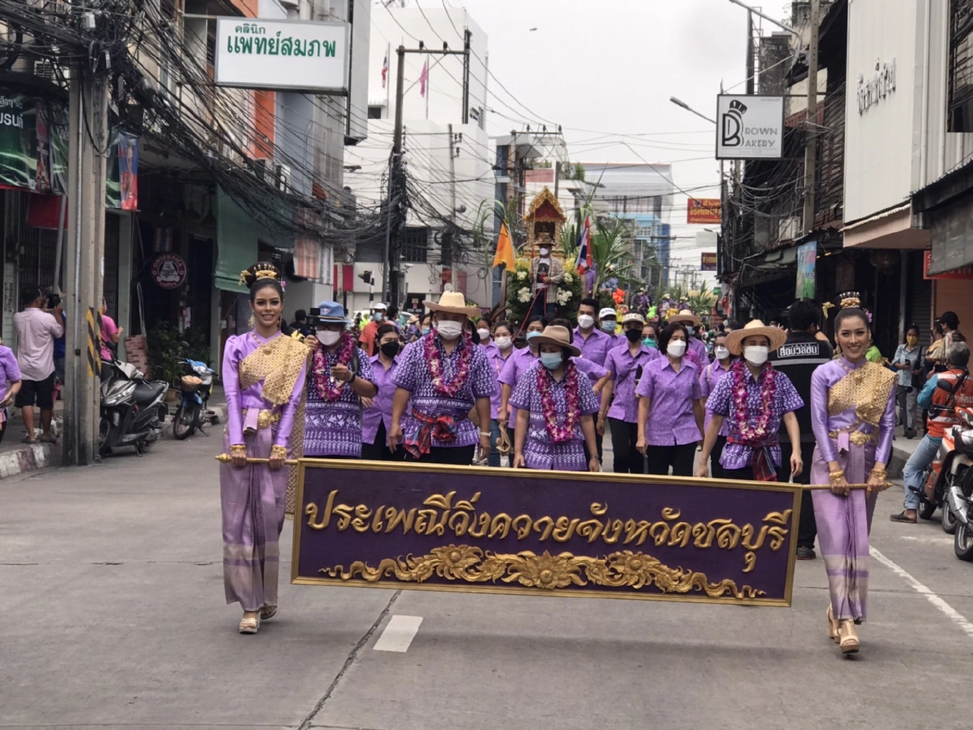 อนุรักษ์งานประเพณีวิ่งควาย แห่ขบวนเกวียนกัณฑ์รอบตลาดเมืองชลบุรี