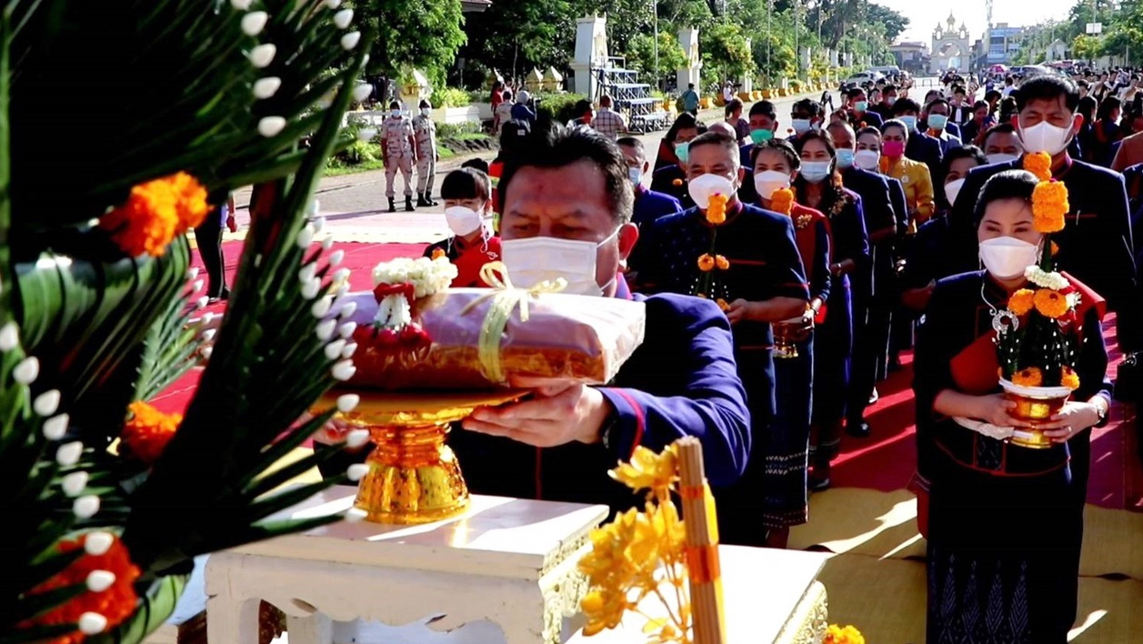 รำบูชาพระธาตุพนมในงานเทศกาลออกพรรษาไหลเรือไฟ