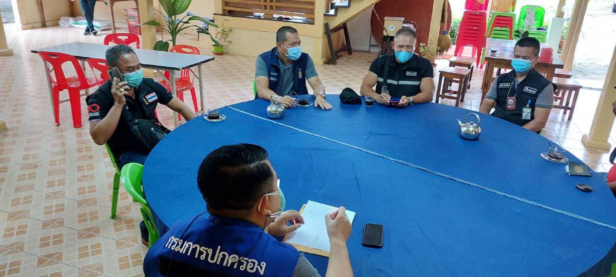 นักโทษติดโควิดหลบหนีมอบตัวแล้วกับนายอำเภอเบตง