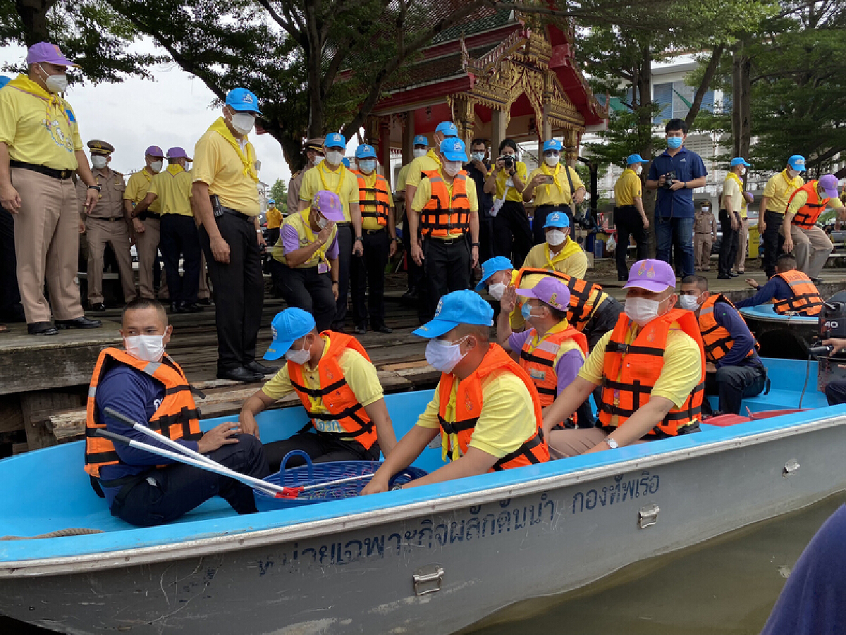 ผู้บัญชาการทหารเรือ ตรวจเยี่ยมชุดเฉพาะกิจเรือผลักดันน้ำ