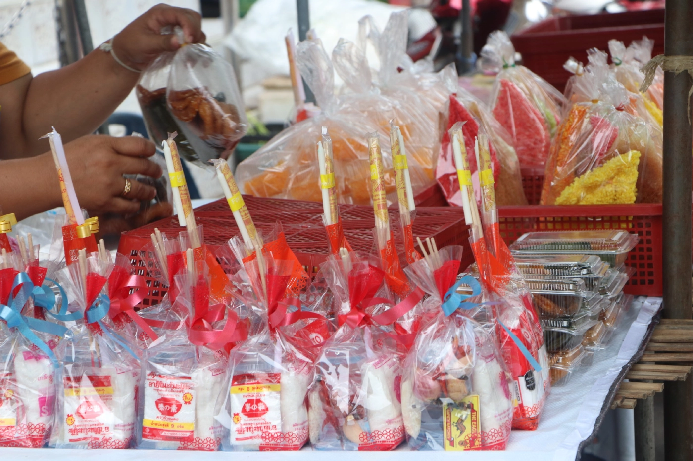 สารทเดือนสิบพัทลุงเงียบเหงา มีชาวบ้านออกจับจ่ายซื้อขนมบางตา