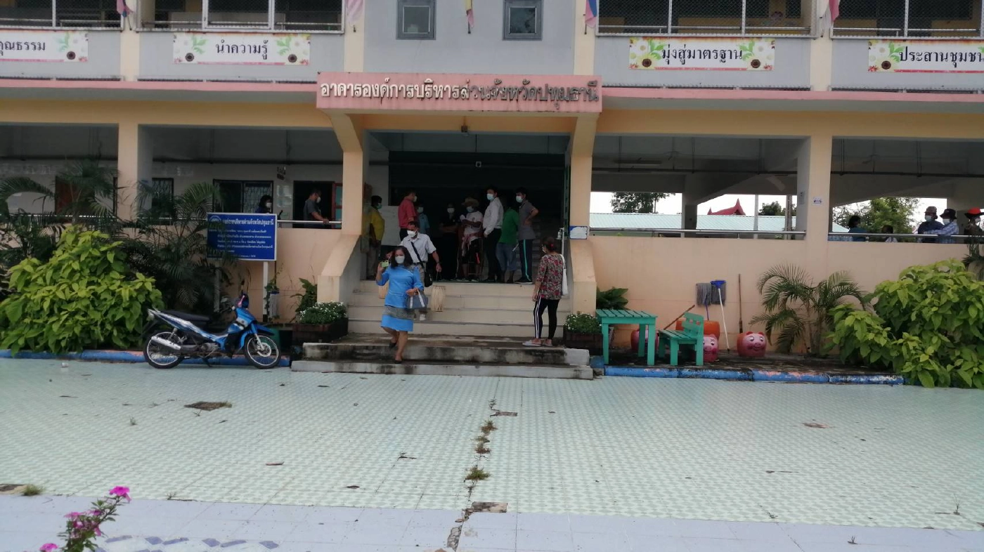 ผปค.รวมตัวไล่ผอ.โรงเรียนเหตุซื้อเครื่องดนตรีไทยไม่ได้มาตรฐาน