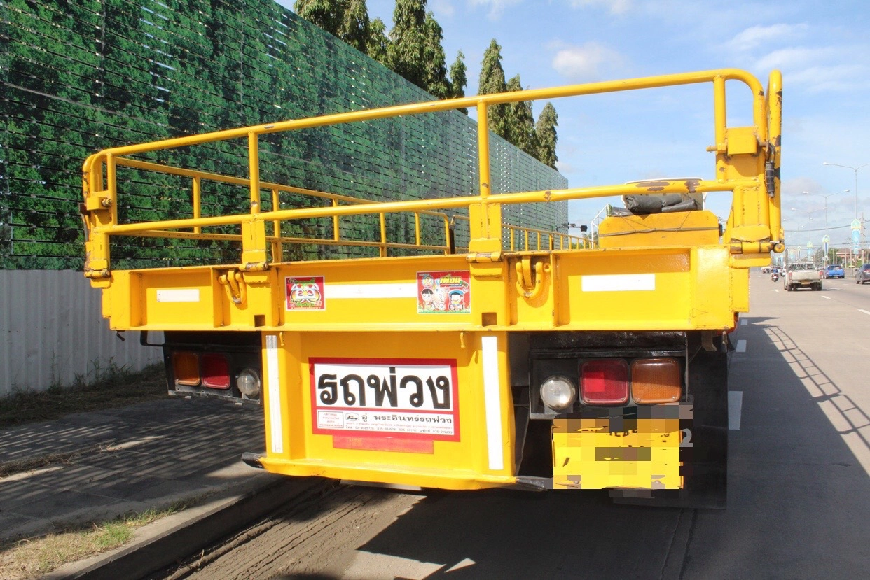 สลด! ลุงวัย 63 ปีขี่จยย.ไปทำงานพิเศษ ถูกรถพ่วง 18 ล้อเบียดล้มเหยียบเสียชีวิต