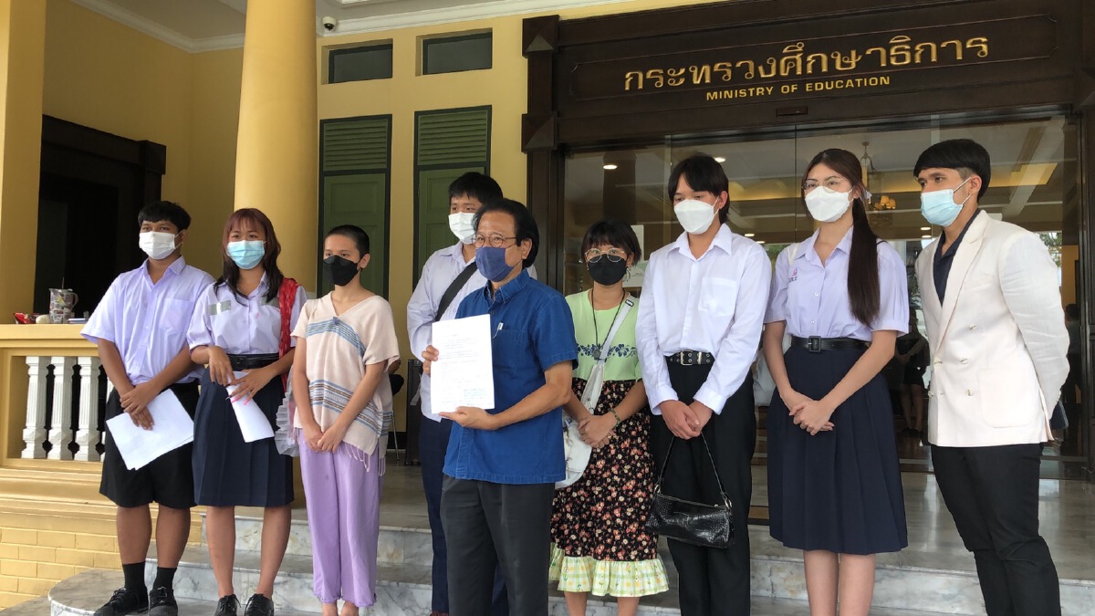 "หมอทศพร-ตัวแทนนร." บุกศธ. จี้ถามความชัดเจนปมจัดสรรวัคซีนเด็ก