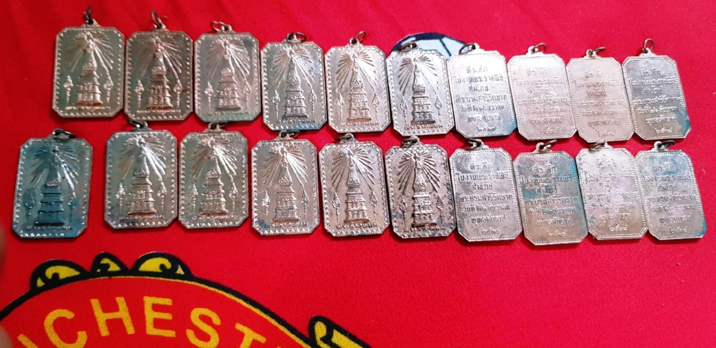 กรุแตก !! พบเหรียญสมโภชพระธาตุพนมปี 18 นับร้อย ราคาบูชาพุ่ง