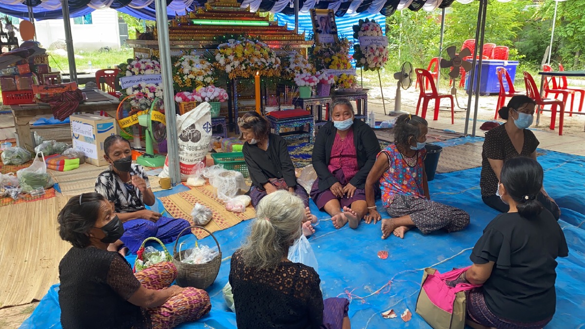 ญาติเศร้า 2 สามีภรรยาถูกรถชนเสียชีวิตทิ้งลูกน้อย 2 คน