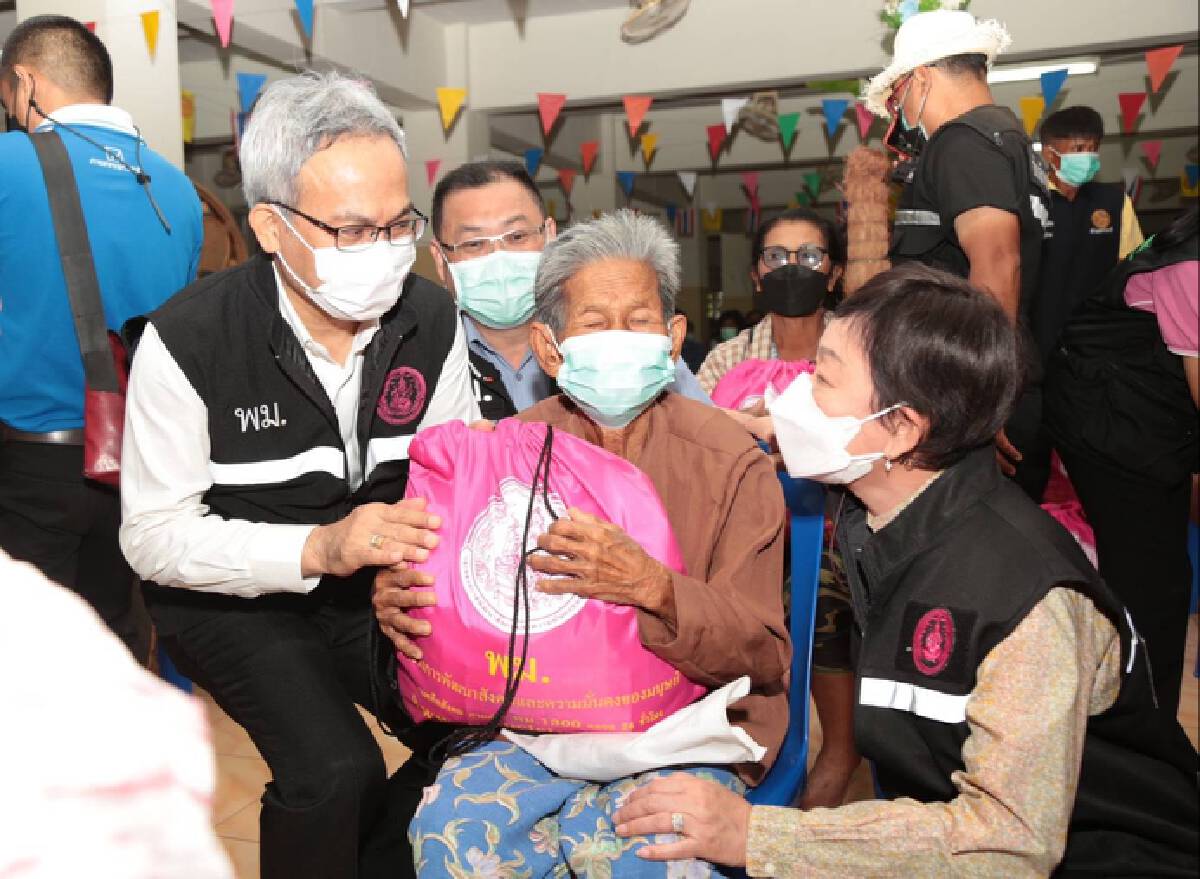 กระทรวงการพัฒนาสังคมและความมั่นคงของมนุษย์ ดึงรัฐสภา และภาคีเครือข่าย ลงพื้นที่เร่งช่วยเหลือชาวบ้านจังหวัดลพบุรี