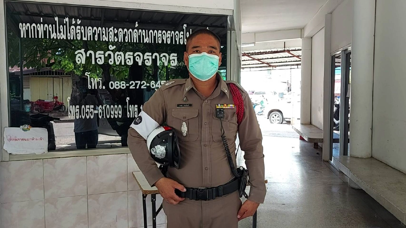 กองพะเนินประกาศตามหาเจ้าของทะเบียนรถฝ่าน้ำท่วมที่สุโขทัย